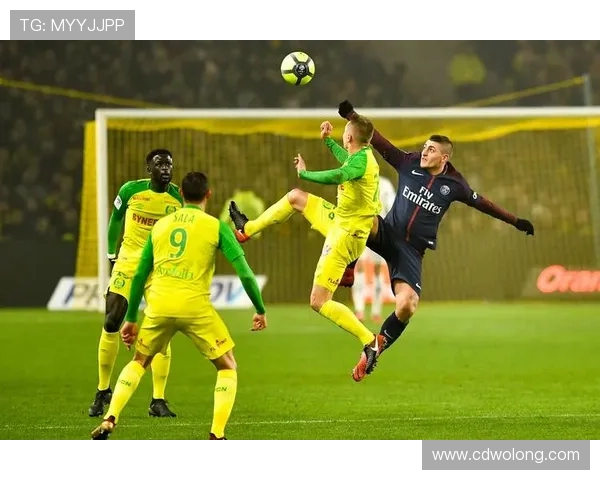 法甲不同进攻战术对比：边路渗透与中路直塞谁更强