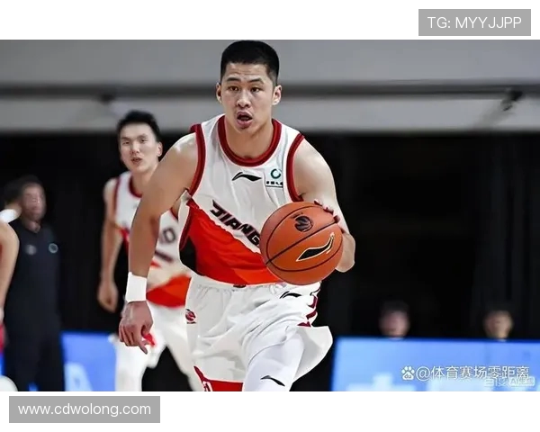 上海男篮祝福崔晓龙27岁生日快乐期待他为球队贡献更多精彩表现